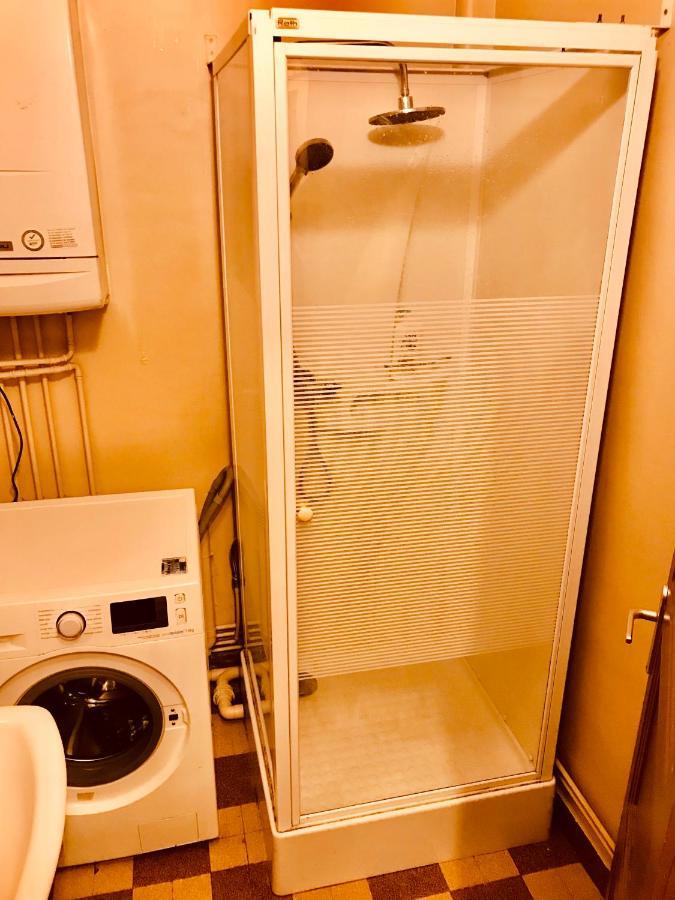 Royal Street Accommodation Calais Bagian luar foto